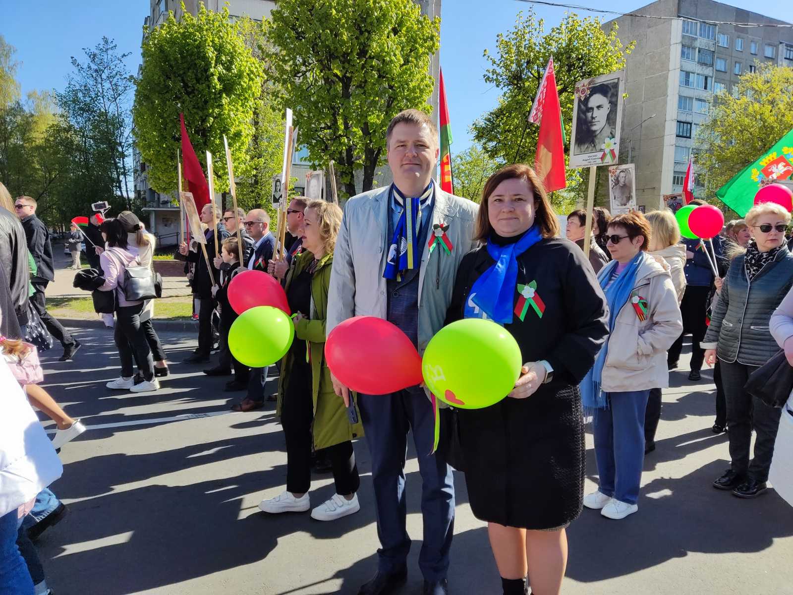 Торжественные митинги, выставка военной техники, тематические фотозоны и  патриотические инсталляции. Как на Витебщине празднуют День Победы -