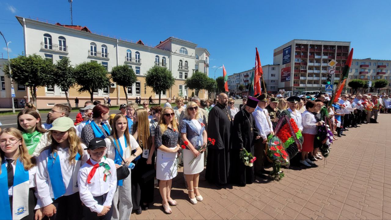 приняли участие во всех праздничных мероприятиях, посвященных дню своего города и 80-летию освобождения Беларуси от немецко-фашистских захватчиков.