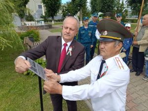 В рамках совместного проекта по оцифровке памятников в Витебской области "Сохраним историю" Витебского областного объединения профсоюзов и Витебской областной организации РОО "Патриоты Беларуси" будут в установлены таблички с QR-кодами возле памятных знаков участникам ВОВ – освободителям Шарковщины от фашистских захватчиков – Герою Советского Союза Роману Кудрину и лейтенанту гвардии Минасу Назаретяну. Первичные профсоюзные организации трудовых коллективов района организуют работу тематических интерактивных площадок «Мирная. Сильная. Суверенная».